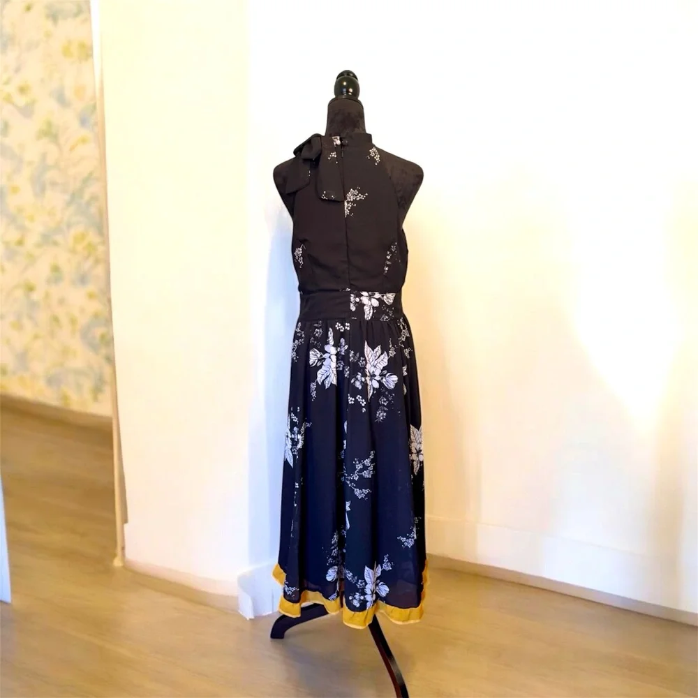 Eshakti Dress
Wayward Fancies - Picture 2 of 11
